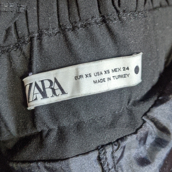 ZARA black pleated skort with elastic waistband. - Picture 4 of 4